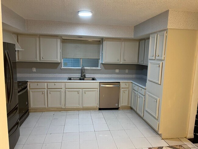 Building Photo - 12915 Ashford Knoll Dr