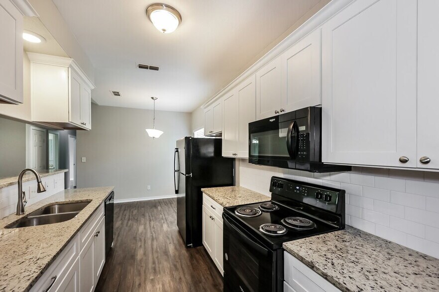 Building Photo - 1812 Alanbrooke Dr