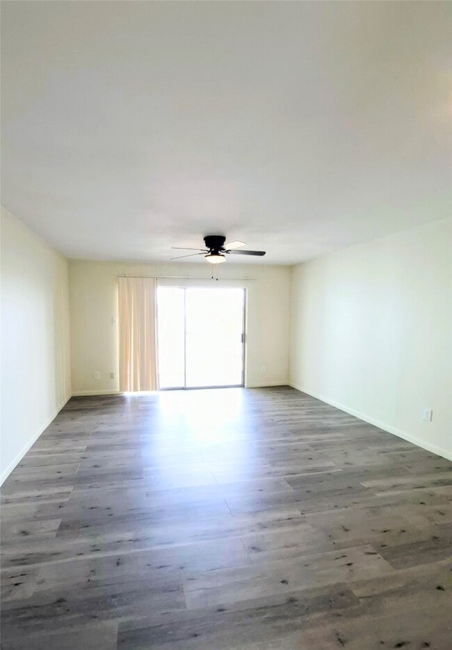 Building Photo - 500 Tiki Dr