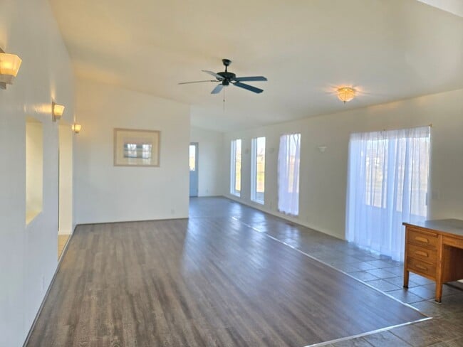 Building Photo - LIght Filled Rambler-Flexible lease term-