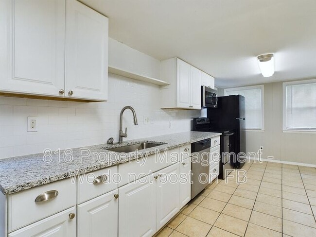 Building Photo - 3032 Elmwood Ave