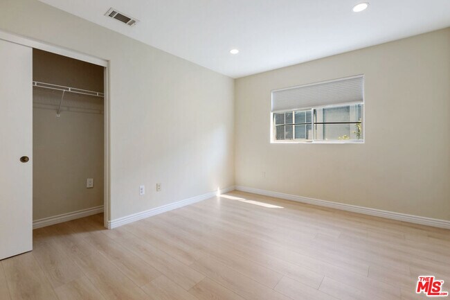 Building Photo - 2020 Penmar Ave