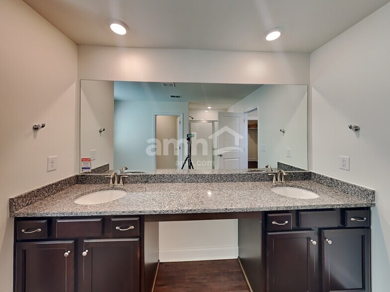 Building Photo - 800 Headland Wy