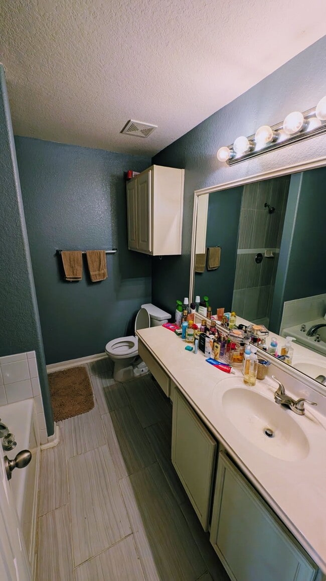 Building Photo - 5714 Turner Oaks