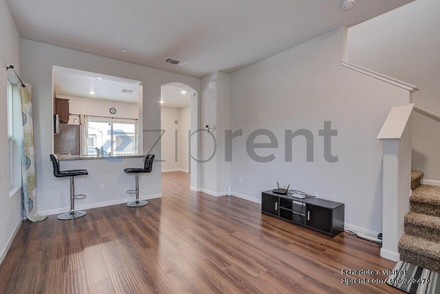 Building Photo - 8159 Laurel Willow Ln