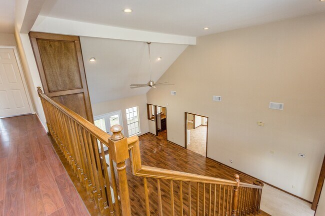 Building Photo - 1703 Plantation Dr