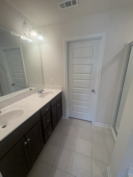 Building Photo - 106 Brighton Ln