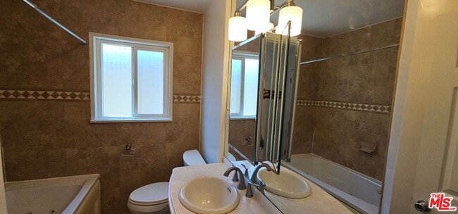 Building Photo - 451 S Doheny Dr