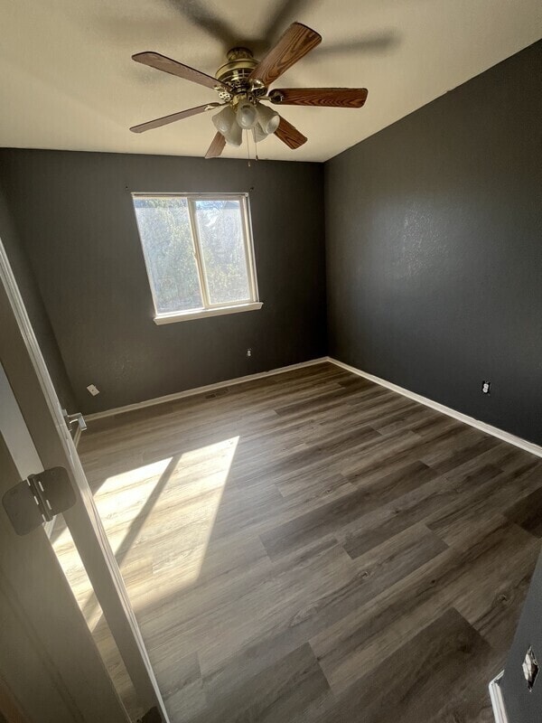 Building Photo - 1324 W 111th Pl