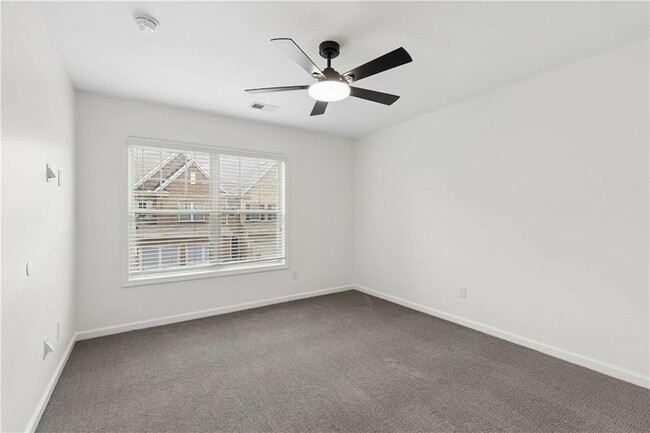 Building Photo - 3377 Vintage Cir SE