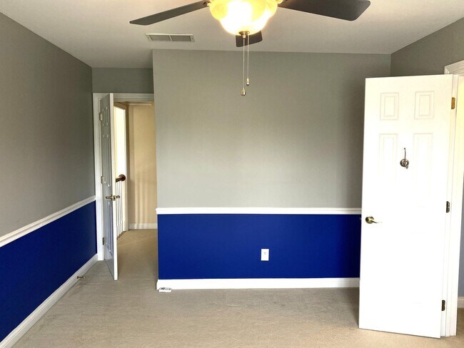 Building Photo - 4224 Evergreen Dr