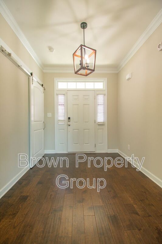 Building Photo - 2220 Oldenburg Ln
