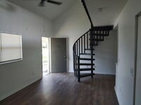 Building Photo - 2122 Bradford St