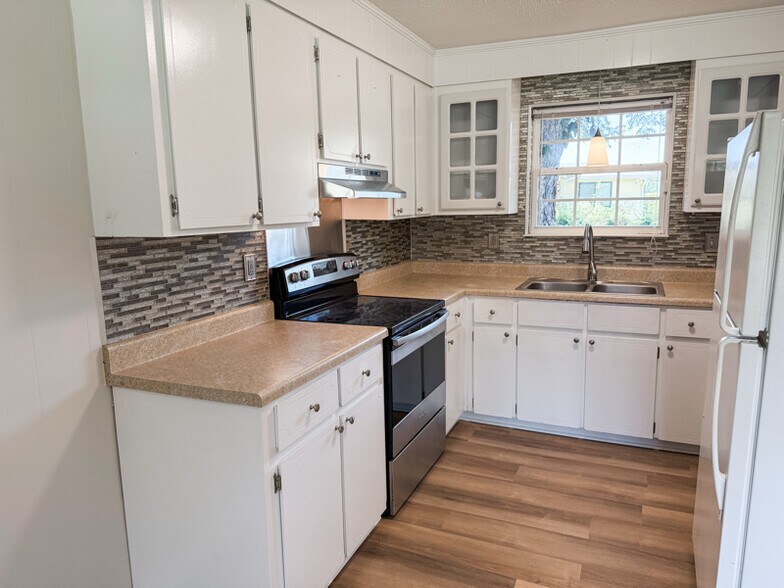 Building Photo - 128 Barnesdale Dr