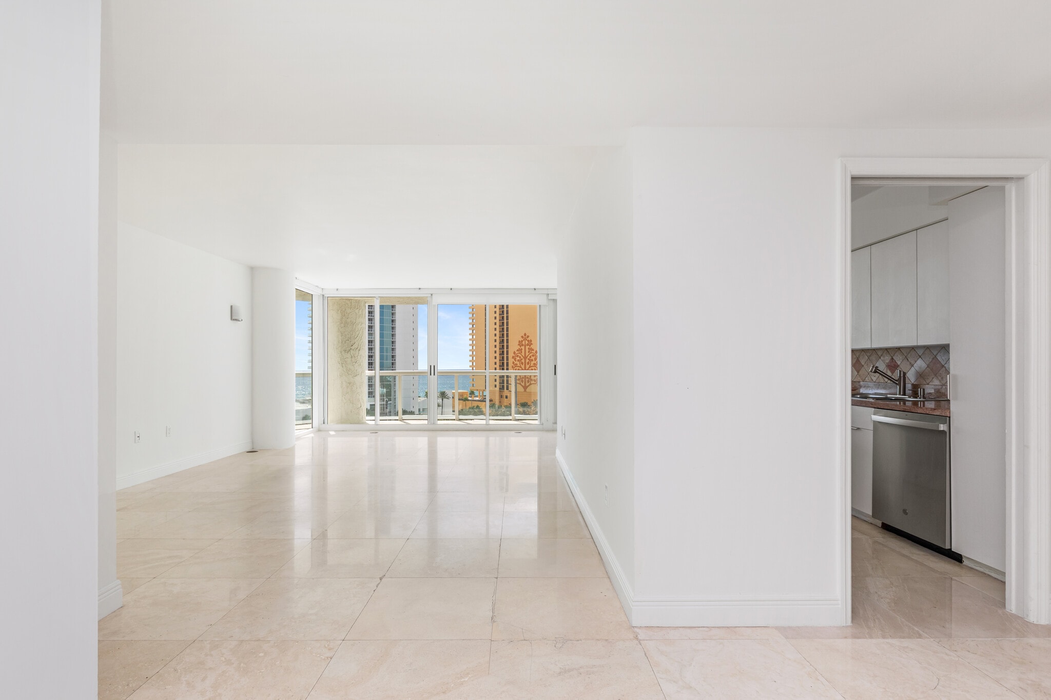 Building Photo - 16400 Collins Ave