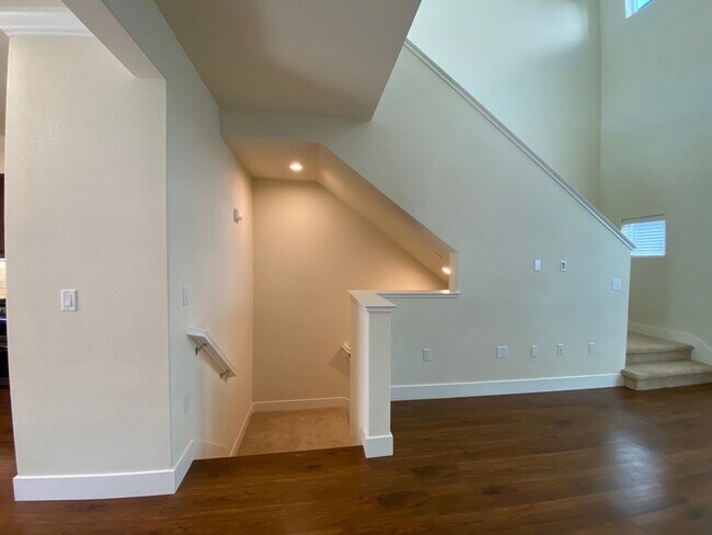 Building Photo - ALMOST NEW, SUPER CLEAN 2 BED, 2.5 BATHS, WOOD FLOORS, STAINLESS STEEL APPLIANCES, CLUBHOUSE WITH...