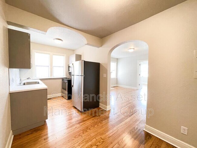 Building Photo - 835 East Dr