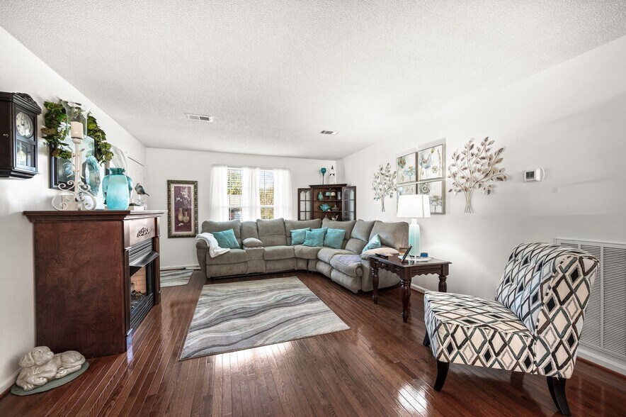 Building Photo - 808 Water View Ter