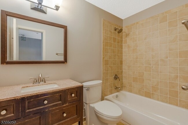 Building Photo - 604 Brokaw Ct