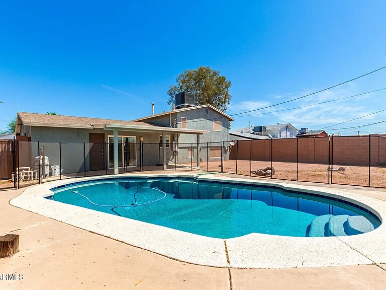 Building Photo - 703 E Taylor St