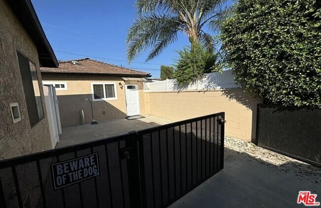 Building Photo - 9248 Lev Ave