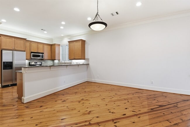 Building Photo - 4424 Blossom St