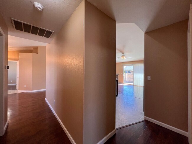 Building Photo - 221 Endeavor Ln