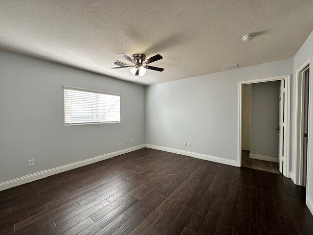 Building Photo - 10403 Hurst Hill Ln