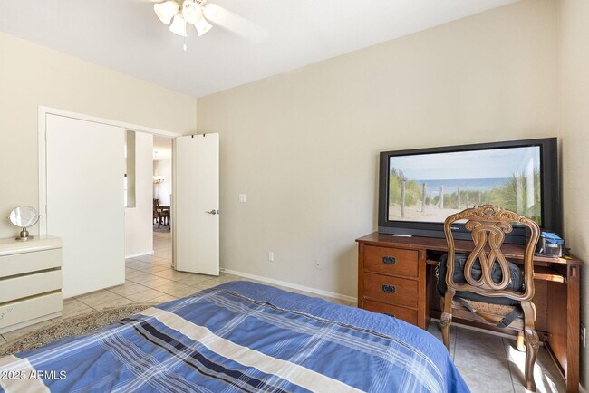 Building Photo - 9025 S 6th St