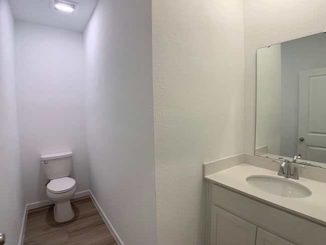 Building Photo - 697 Holly Lks Dr