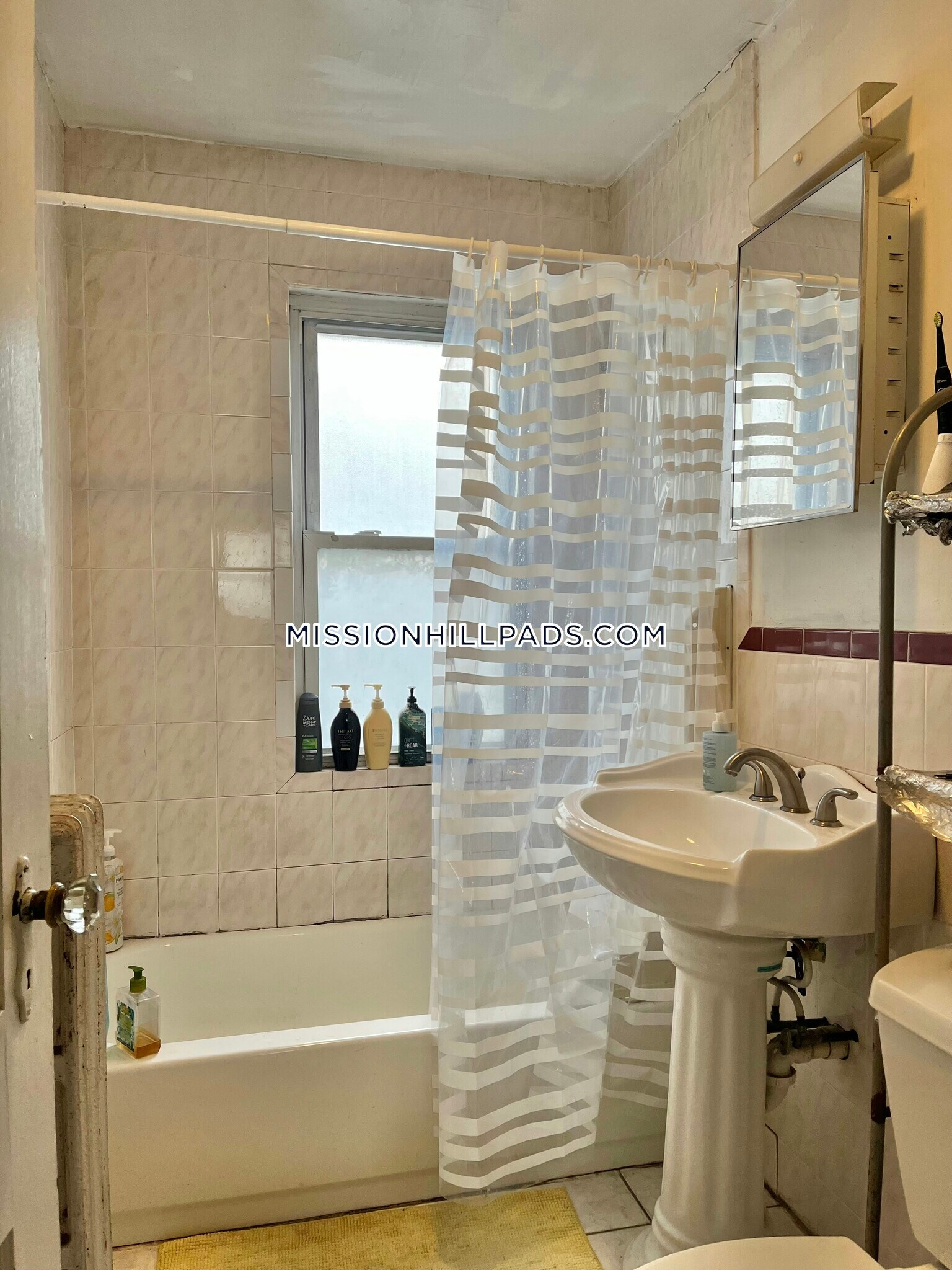 Building Photo - 2 Mission St