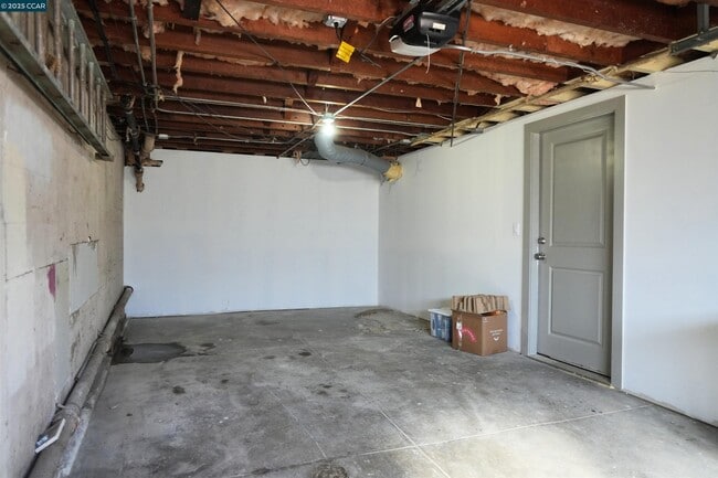 Building Photo - 158 W Moltke St