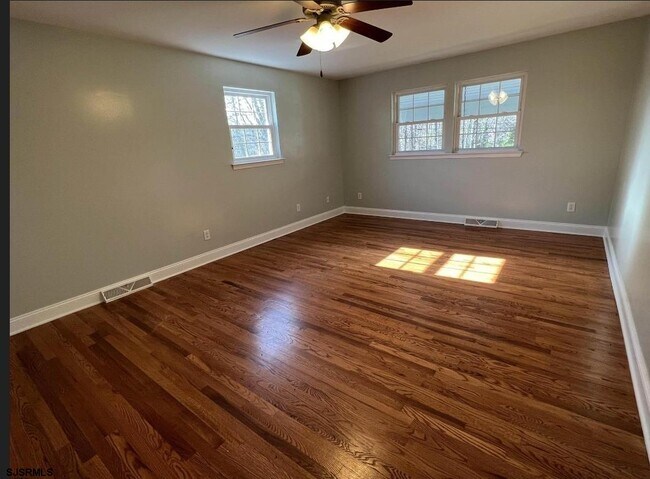 Building Photo - 102 Dogwood Ln