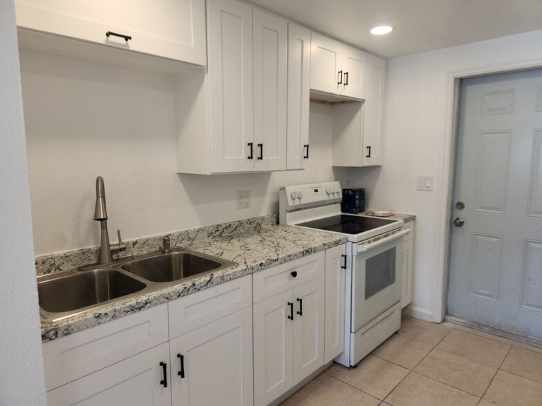 Building Photo - 1105 S Prospect Ave