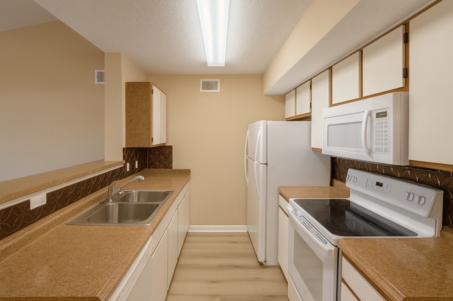 Building Photo - 12750 Equestrian Cir