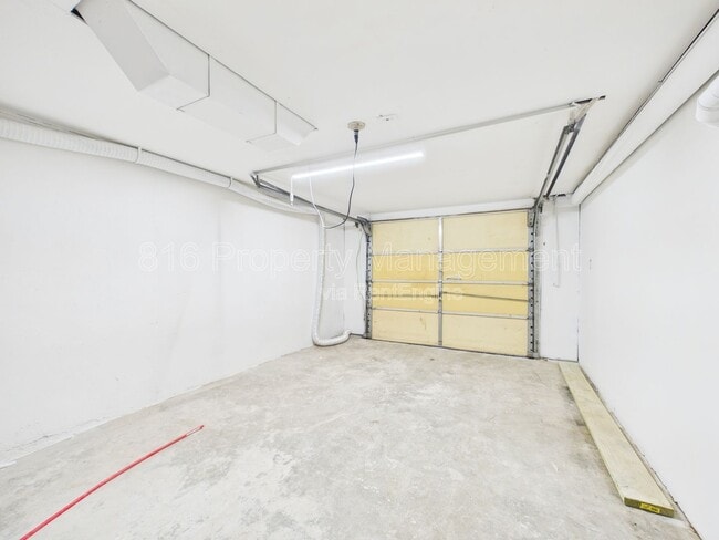 Building Photo - 100 S Oxford Ave