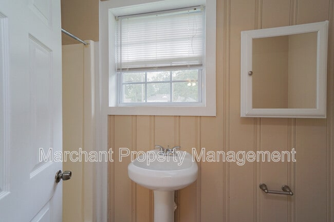 Building Photo - 120 Grove Rd