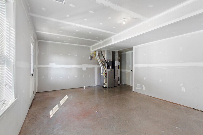 Building Photo - 3 Bed / 2-1/2 Bath Single Family Home