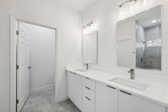 Building Photo - 16904 SW 30th Avenue Rd