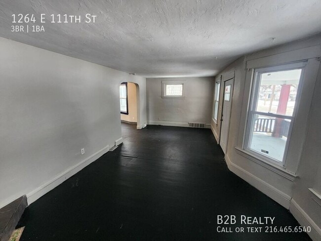 Building Photo - 1264 E 111th St