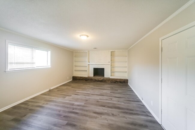 Building Photo - 4346 Gardenview Dr