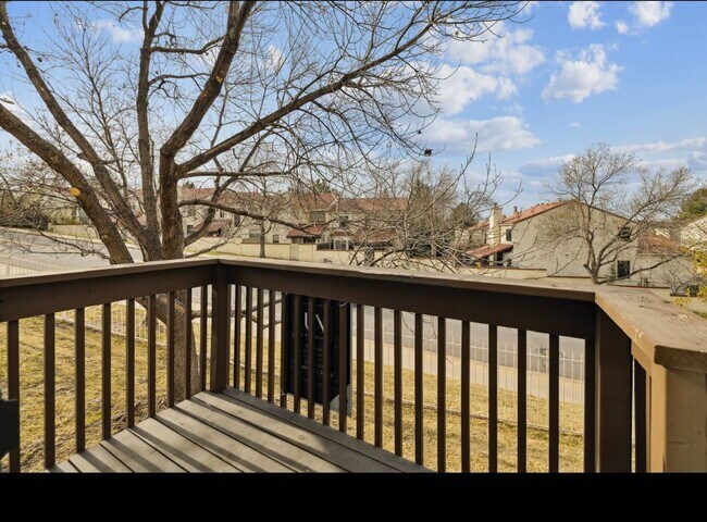 Building Photo - $0 DEPOSIT OPTIONS. SPACIOUS 2 BED, 2.5 BA...