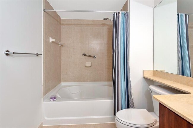 Building Photo - 2421 NE 65th St