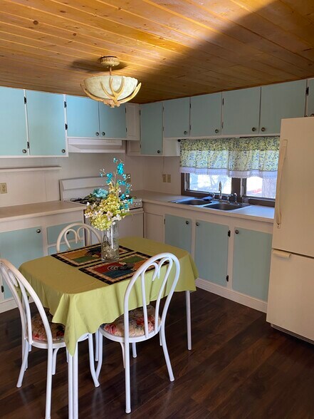 Kitchen (4) - 808 N Easy St