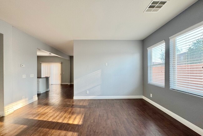 Building Photo - 5033 W Moberly Ave