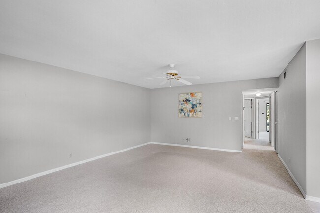 Building Photo - 361 SW South River Dr