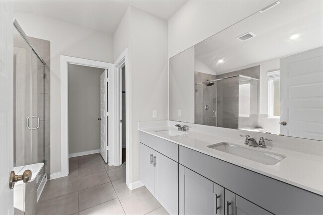 Building Photo - 10520 Deussen Ln
