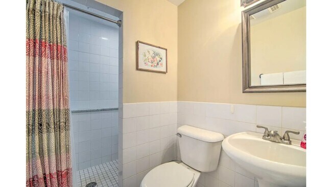 Building Photo - Beautiful Home at Silver Lake