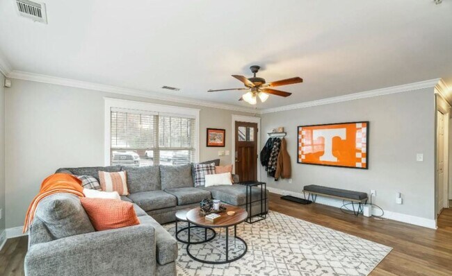 Building Photo - Two Bedrooms Available in this Three Bedroom Flat, Female Applicants!