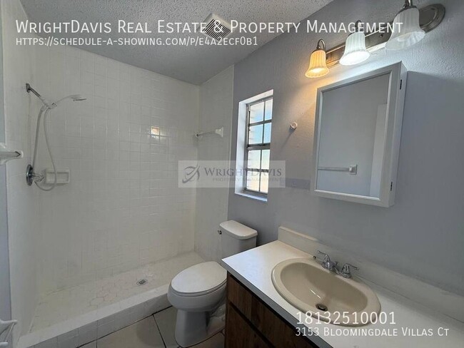 Building Photo - 3153 Bloomingdale Villas Ct